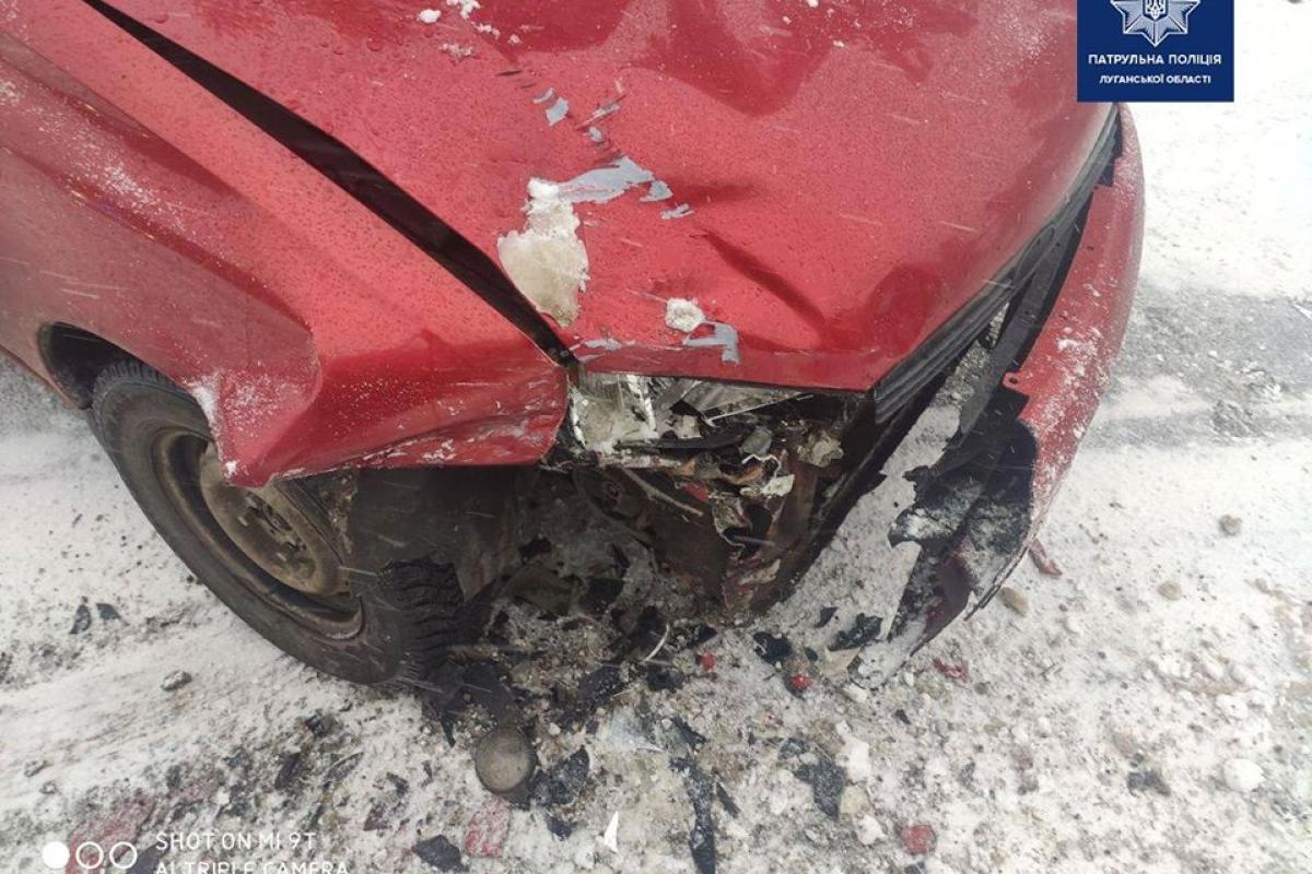 В Северодонецке Hyundai застрял в сугробе: пьяный водитель пытался откупиться от патрульных В Северодонецке Hyundai застрял в сугробе: пьяный водитель пытался откупиться от патрульных