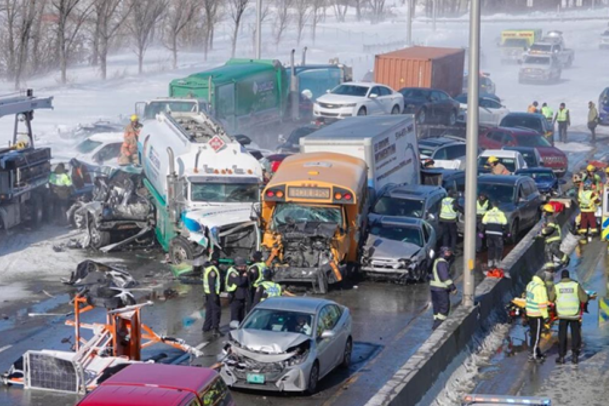 Масштабное ДТП в Канаде: столкнулись 200 автомобилей, есть жертвы Масштабное ДТП в Канаде: столкнулись 200 автомобилей, есть жертвы