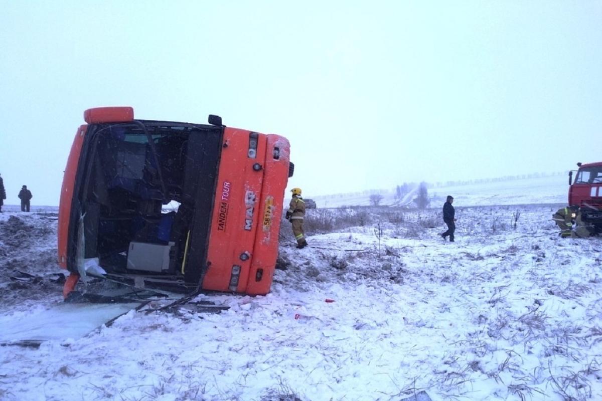 Смертельное ДТП на Донбассе: В "ДНР" перевернулся ехавший в Крым автобус