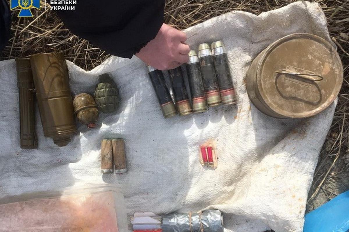 В Лисичанске найден схрон с оружием, который оставила в своем гараже женщина, вступившая в НВФ "ЛНР"