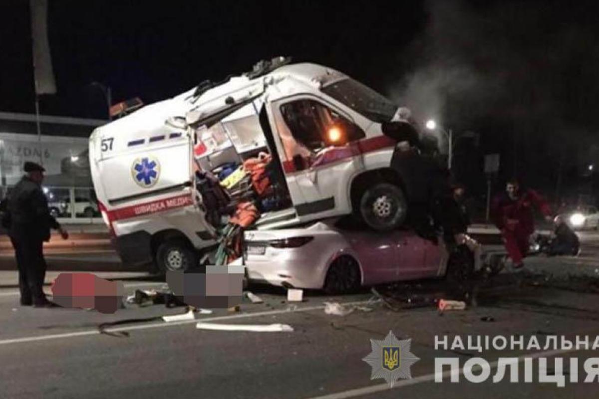 ДТП в Виннице: перевернулась "скорая", в аварии пострадало 5 человек