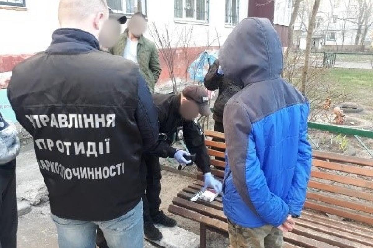 Задержан житель Северодонецка, который сбывал наркотики через сеть Интернет путем "закладок" Задержан житель Северодонецка, который сбывал наркотики через сеть Интернет путем "закладок"