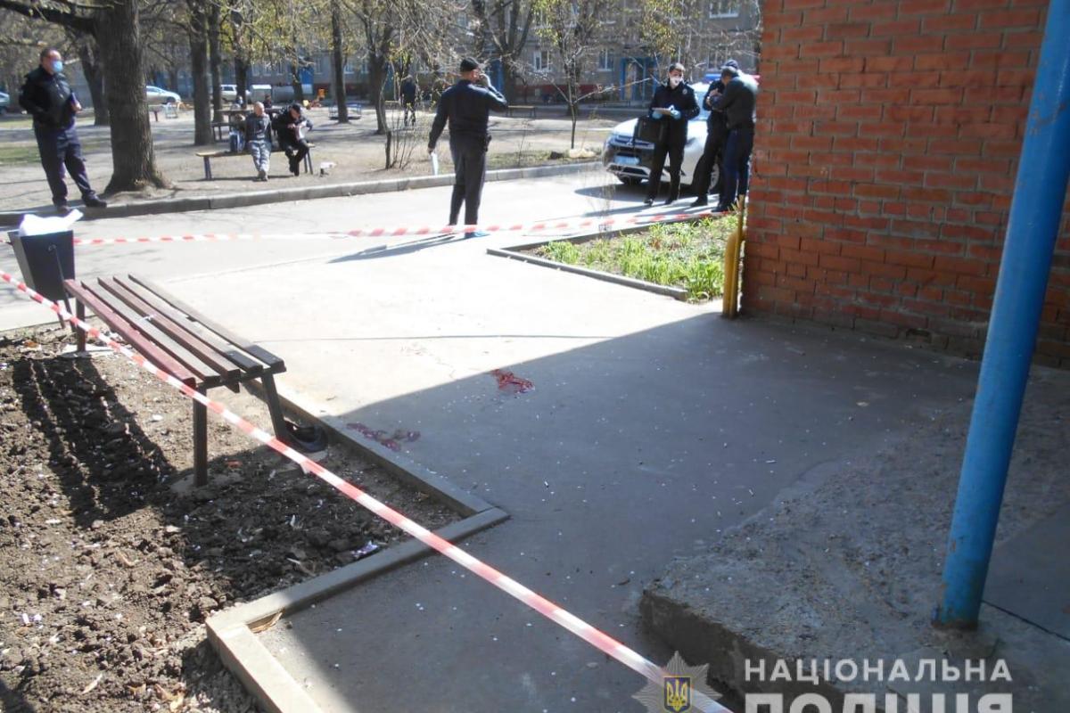 Вонзила нож в голову: Задержана харьковчанка, которая едва не убила мужчину