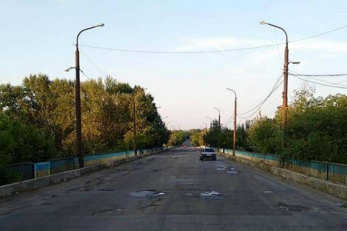 "Ямы по колено": Водители жалуются на плохое состояние дорог между Лисичанском и Северодонецком