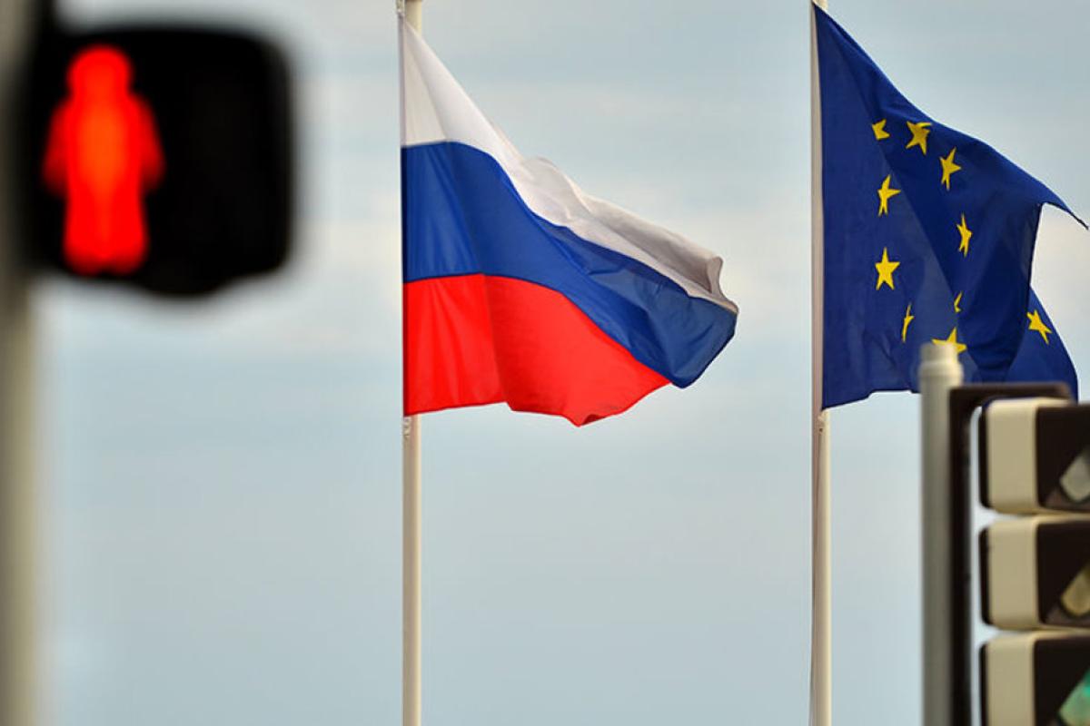 Меркель выступила за сохранение санкций против РФ