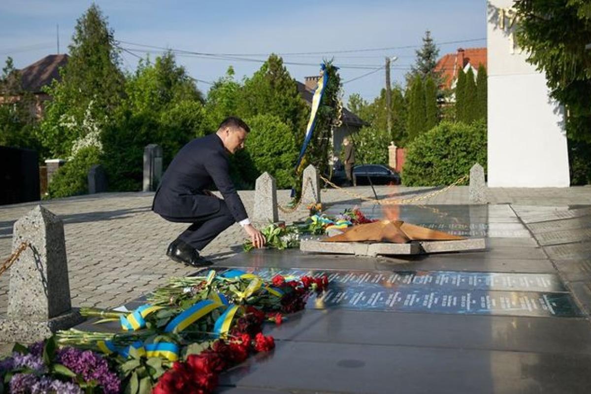 Зеленский почтил память погибших во Второй мировой войне
