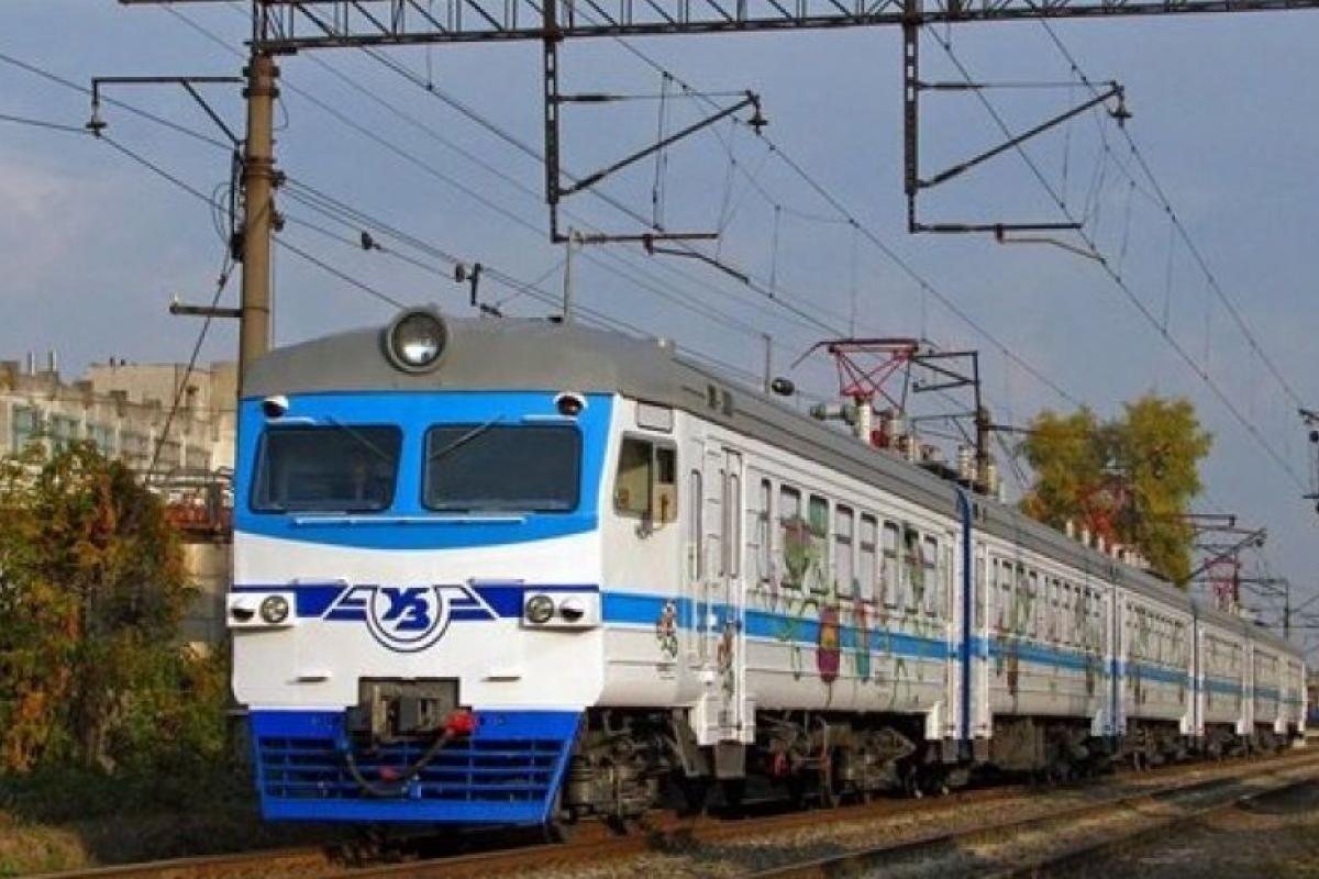 С 1 июня в Луганской и Донецкой областях начнут курсировать 38 пригородных поездов: перечень С 1 июня в Луганской и Донецкой областях начнут курсировать 38 пригородных поездов: перечень