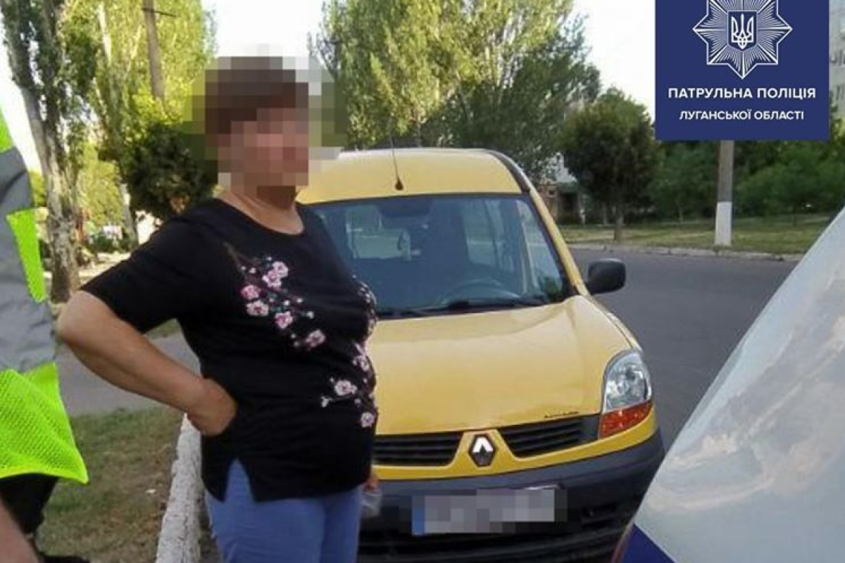 "Порешать" не удалось: В Лисичанске нарушительница ПДД пыталась сунуть взятку патрульным