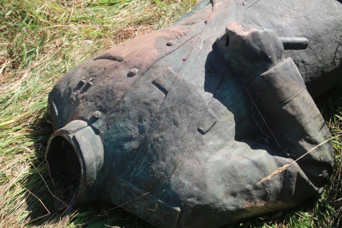 В Польше из музея под открытым небом украли и обезглавили скульптуру маршала Рокоссовского В Польше из музея под открытым небом украли и обезглавили скульптуру маршала Рокоссовского