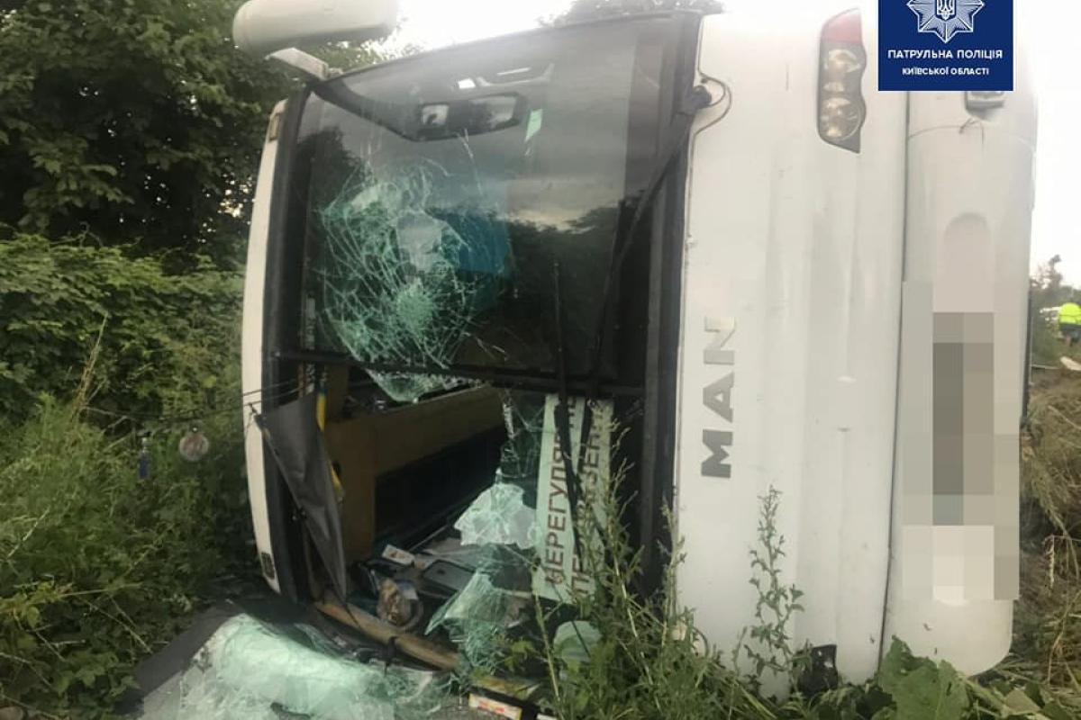 Смертельна ДТП: на трасі під Києвом автобус з людьми зіткнувся з фурою Смертельна ДТП: на трасі під Києвом автобус з людьми зіткнувся з фурою
