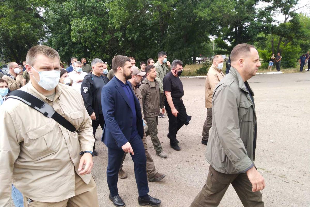 Зеленский прибыл в Луганскую область: цель и подробности визита Зеленский прибыл в Луганскую область: цель и подробности визита