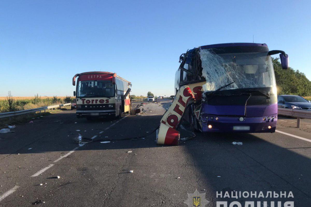 У Кіровоградській області зіткнулися 2 автобуси: є жертви та постраждалі У Кіровоградській області зіткнулися 2 автобуси: є жертви та постраждалі