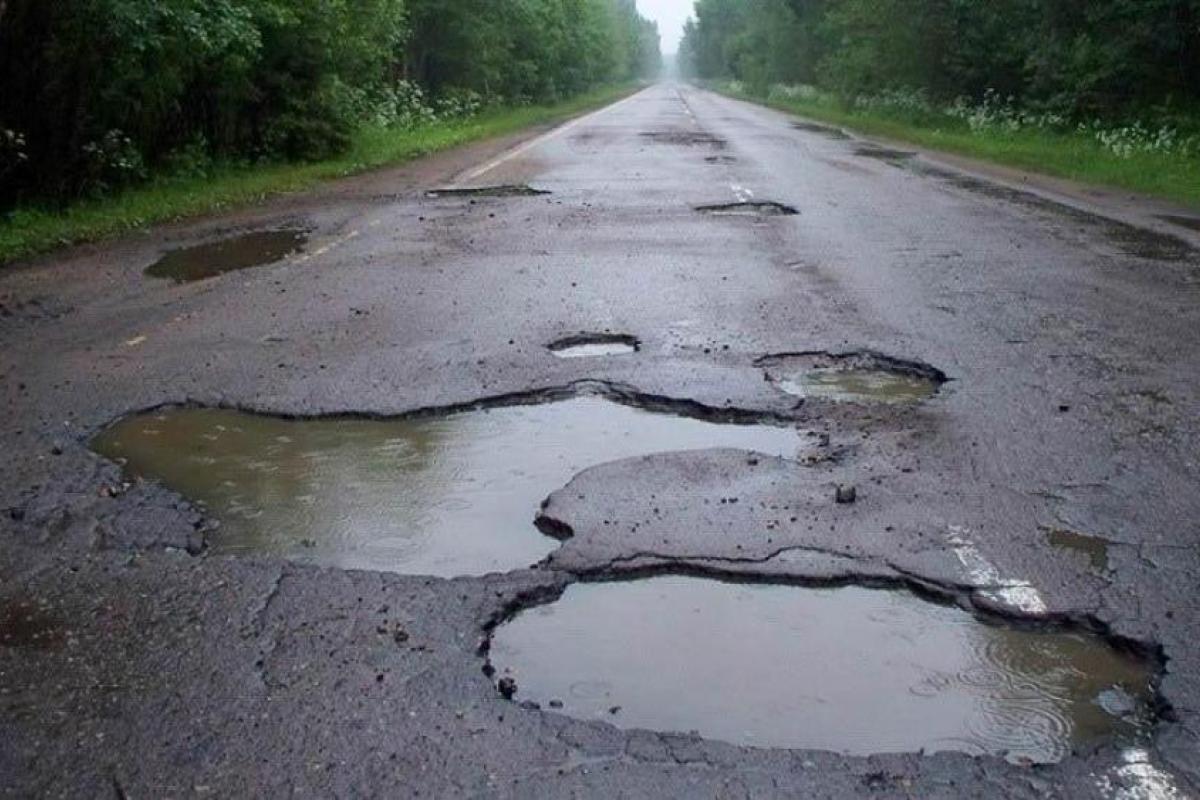 "Лунный" пейзаж с кратерами: Шахов показал дороги на Луганщине и требует аудита работы руководства ВГА "Лунный" пейзаж с кратерами: Шахов показал дороги на Луганщине и требует аудита работы руководства ВГА