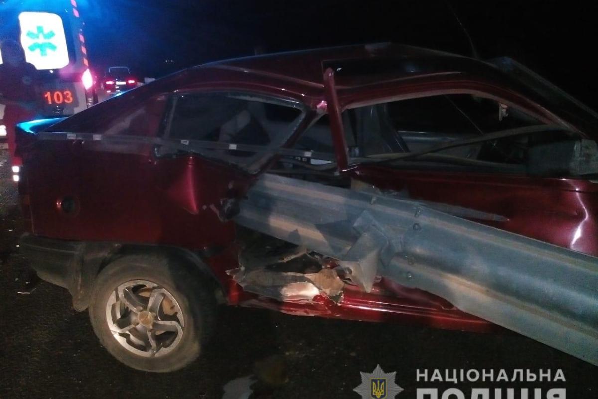 Отбойник прошил авто: на трассе "Одесса-Рени" в ДТП погиб 6-летний ребенок Отбойник прошил авто: на трассе "Одесса-Рени" в ДТП погиб 6-летний ребенок