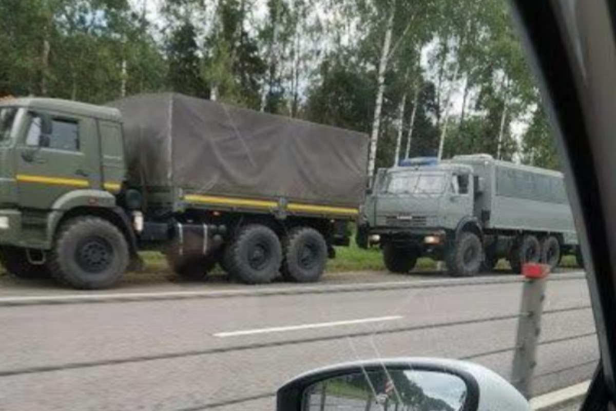 Россия перебрасывает автозаки и бойцов Росгвардии к границе с Беларусью - CIT Россия перебрасывает автозаки и бойцов Росгвардии к границе с Беларусью - CIT