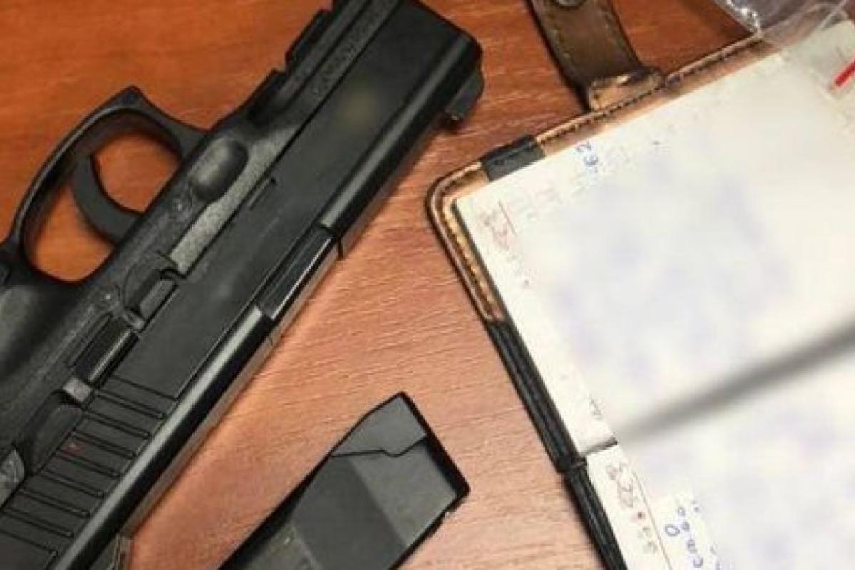 В Киеве мужчина обстрелял автомобиль патрульной полиции В Киеве мужчина обстрелял автомобиль патрульной полиции