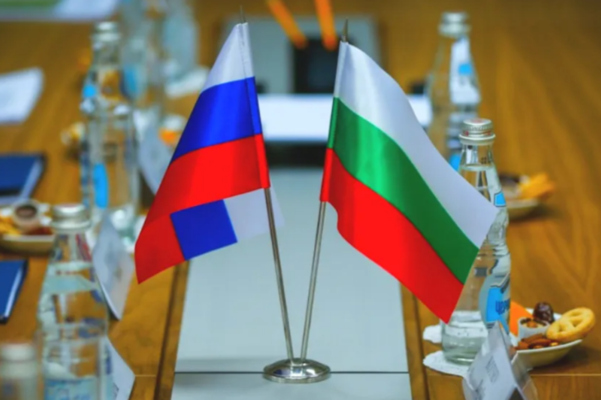 Болгария высылает двух российских дипломатов, подозреваемых в шпионаже Болгария высылает двух российских дипломатов, подозреваемых в шпионаже