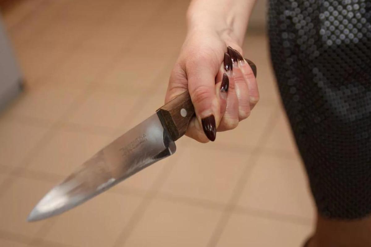 У Рубіжному вечір в "приємній" компанії закінчився для чоловіка ударом ножа у спину У Рубіжному вечір в "приємній" компанії закінчився для чоловіка ударом ножа у спину