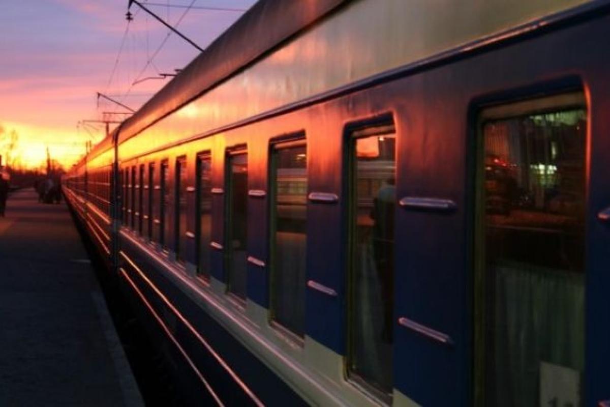 "Дівчатка дозріли": З поїзда "Львів-Київ" поліція зняла двох неадекватних подруг "Дівчатка дозріли": З поїзда "Львів-Київ" поліція зняла двох неадекватних подруг