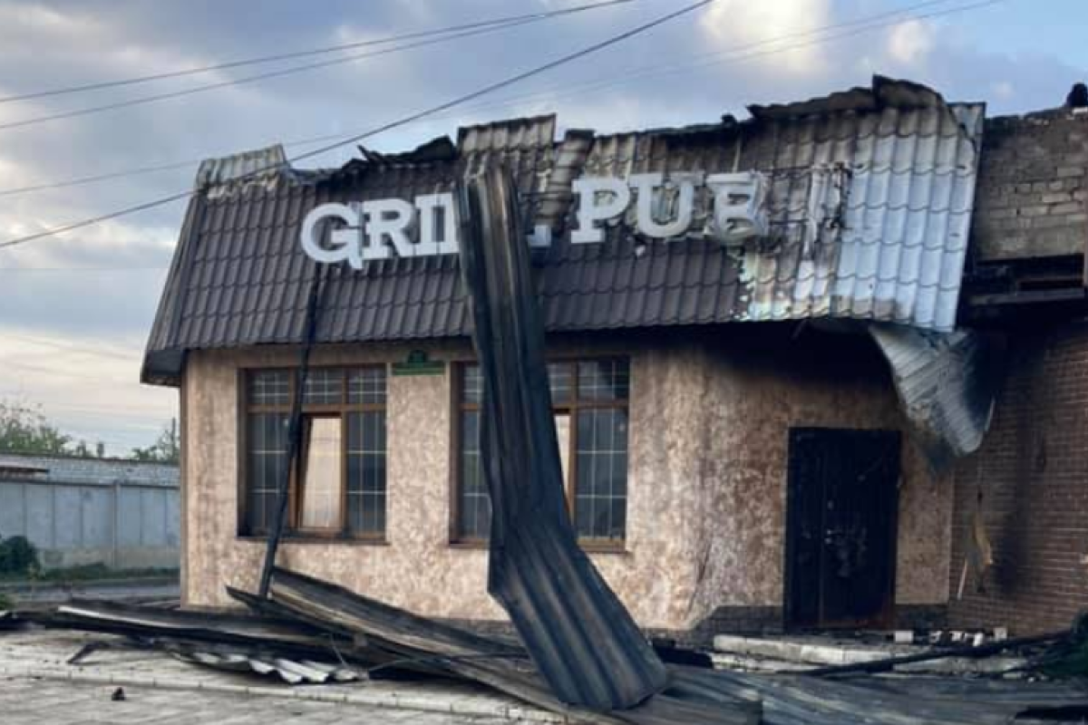 "Підпал однозначно": У центрі Лисичанська вночі згорів ресторан GRILL PUB "Підпал однозначно": У центрі Лисичанська вночі згорів ресторан GRILL PUB