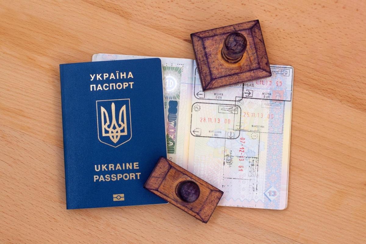 У ЄС можуть призупинити безвіз для України: подробиці У ЄС можуть призупинити безвіз для України: подробиці