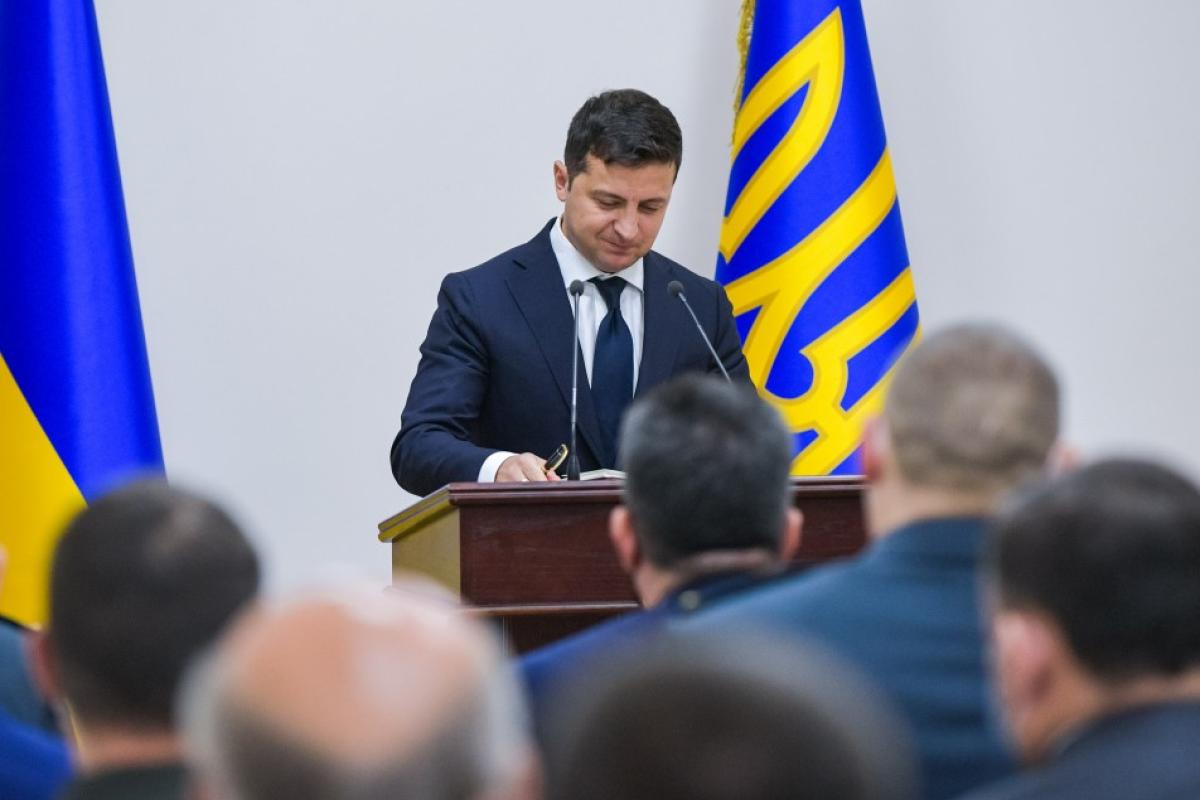 Президент Украины Владимир Зеленский подписал Закон "О разведке" Президент Украины Владимир Зеленский подписал Закон "О разведке"