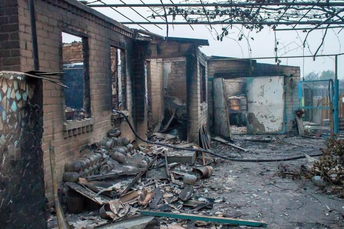 Офис омбудсмена получает жалобы на действия должностных лиц во время пожаров на Луганщине Офис омбудсмена получает жалобы на действия должностных лиц во время пожаров на Луганщине