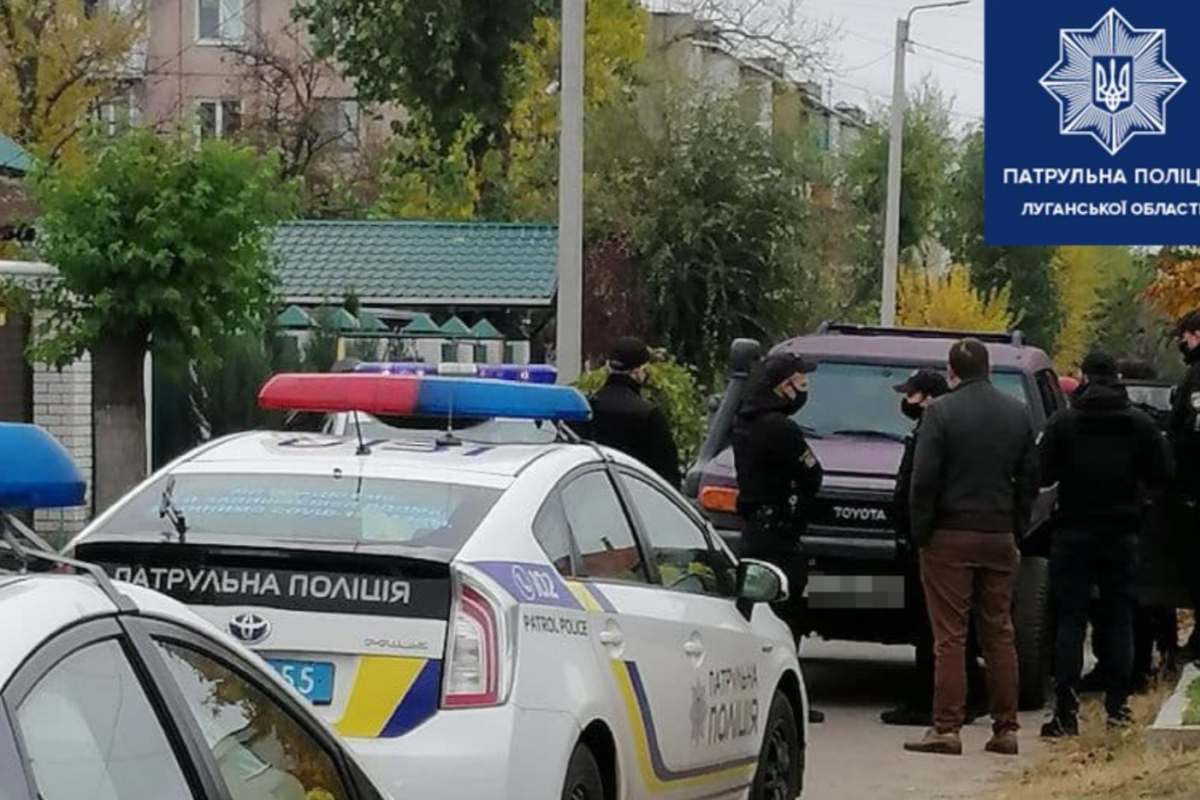 Северодончанка на Toyota FJ Cruiser устроила гонки с копами и разбила служебное авто полиции Северодончанка на Toyota FJ Cruiser устроила гонки с копами и разбила служебное авто полиции