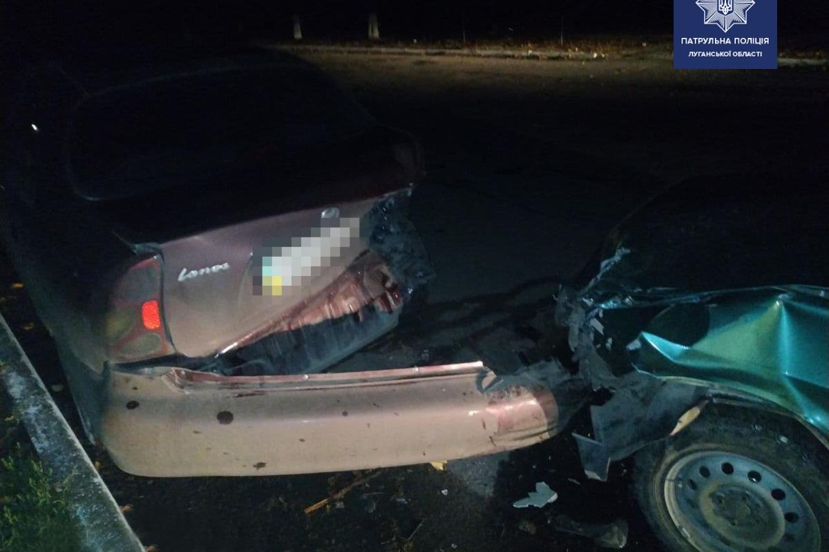 "П'яна" ДТП у Лисичанську: "ВАЗ" протаранив припаркований Daewoo Lanos "П'яна" ДТП у Лисичанську: "ВАЗ" протаранив припаркований Daewoo Lanos