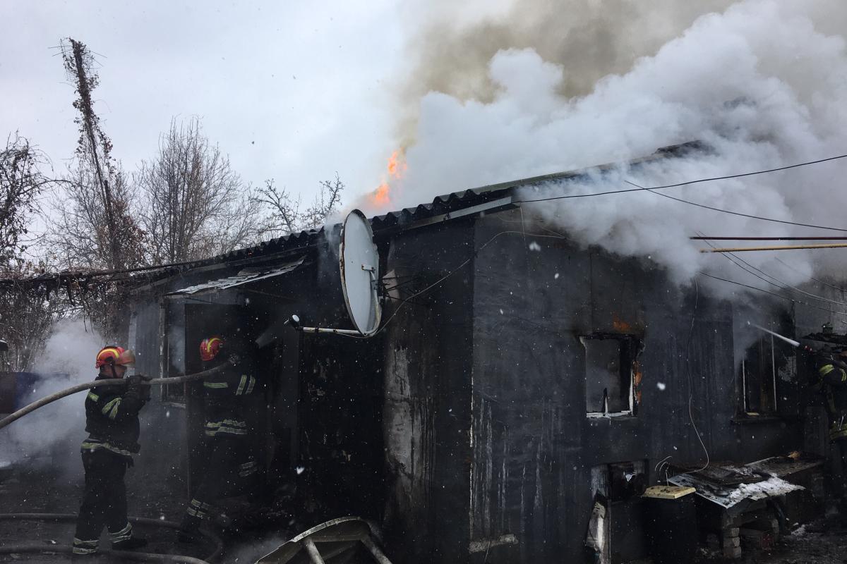 У Лисичанську в згорілому будинку рятувальники виявили тіло чоловіка