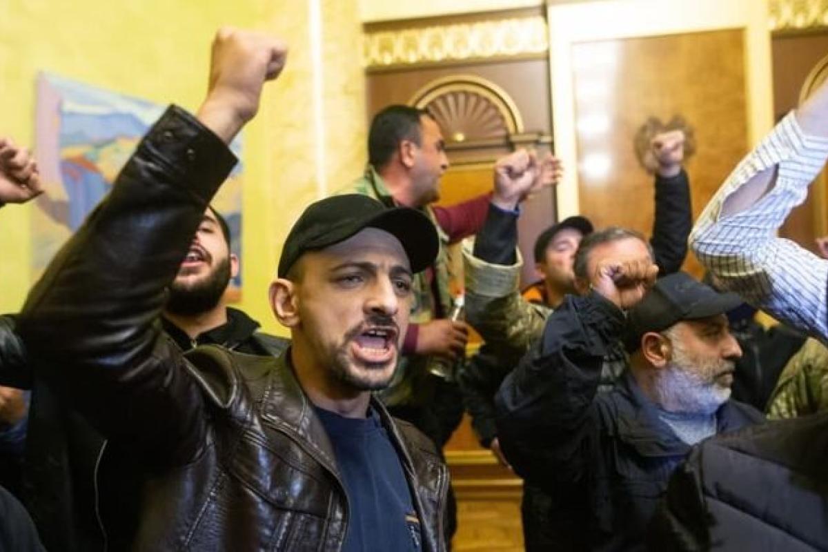 Протести в Єревані: опозиція вимагає скасування перемир'я у Карабасі та відставки Пашиняна Протести в Єревані: опозиція вимагає скасування перемир'я у Карабасі та відставки Пашиняна