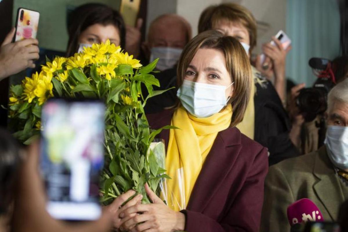 Зеленский поздравил Майю Санду с победой на президентских выборах в Молдове Зеленский поздравил Майю Санду с победой на президентских выборах в Молдове