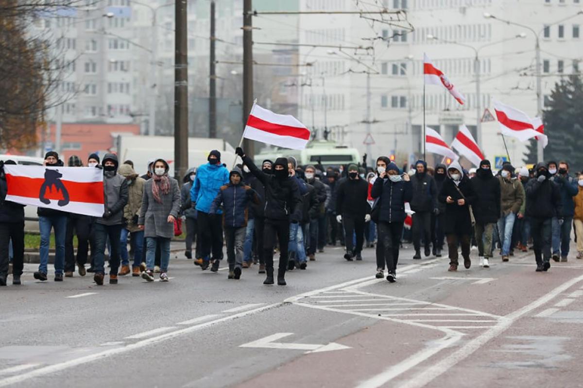 "Марш соседей" в Беларуси: по всей стране силовики задержали более 400 участников акций протеста "Марш соседей" в Беларуси: по всей стране силовики задержали более 400 участников акций протеста