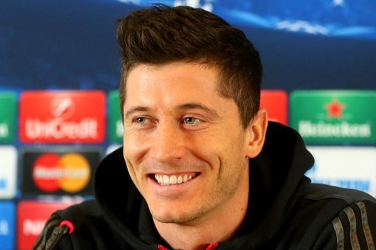 Лучшим футболистом 2020 года по версии FIFA признан Роберт Левандовски Лучшим футболистом 2020 года по версии FIFA признан Роберт Левандовски