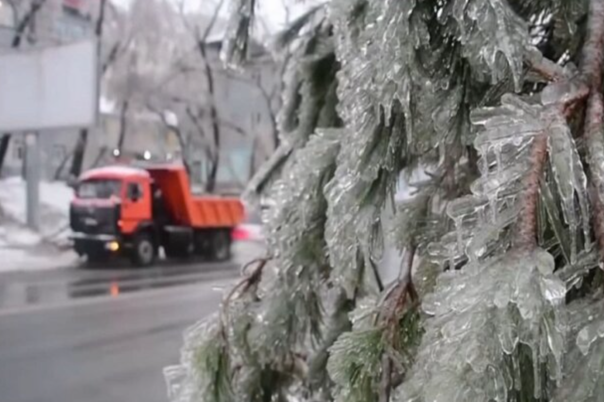 Злива зі снігу з дощем та крижані дороги: на Луганщині оголошено жовтий рівень небезпеки Злива зі снігу з дощем та крижані дороги: на Луганщині оголошено жовтий рівень небезпеки