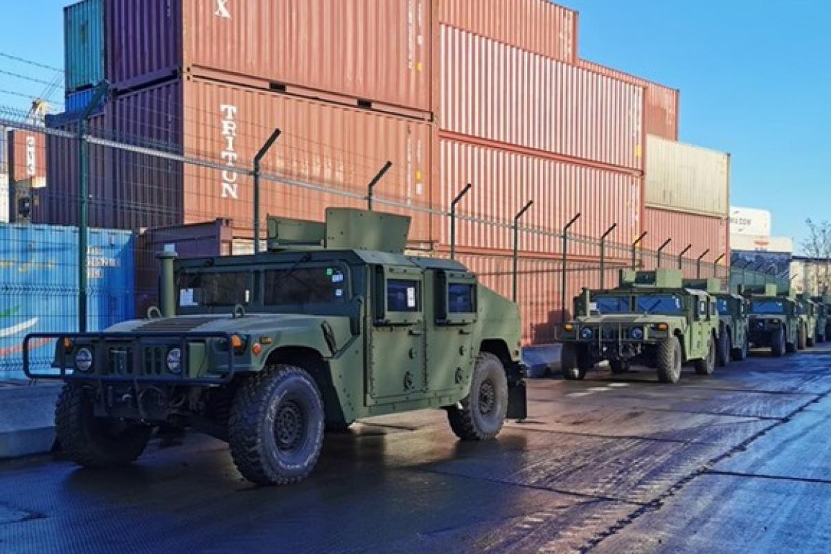 Україна отримала від США понад 100 одиниць військової техніки Україна отримала від США понад 100 одиниць військової техніки