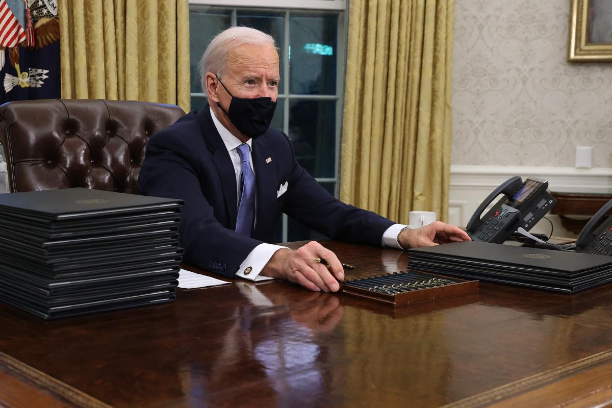 Байден своими указами отменил громкие решения Трампа Байден своими указами отменил громкие решения Трампа