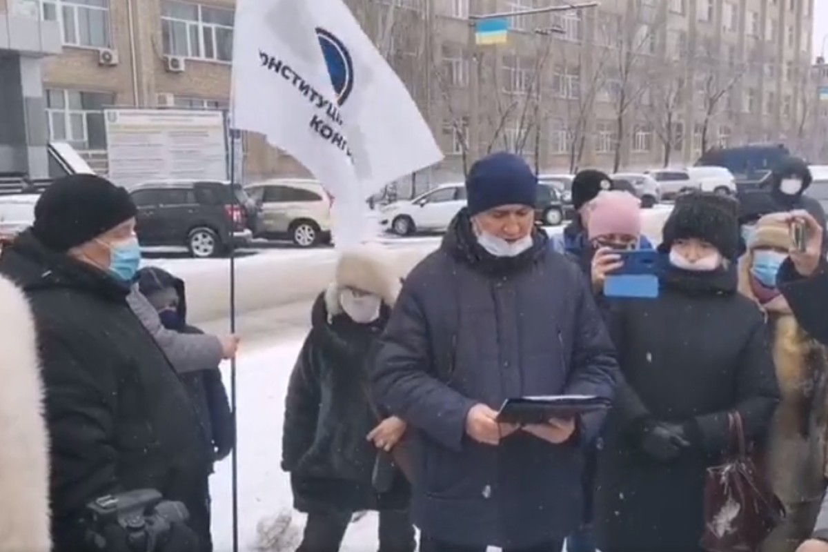 "Вимагаємо!": У Сєвєродонецьку на акцію проти підвищення тарифів прийшло несподівано мало людей "Вимагаємо!": У Сєвєродонецьку на акцію проти підвищення тарифів прийшло несподівано мало людей