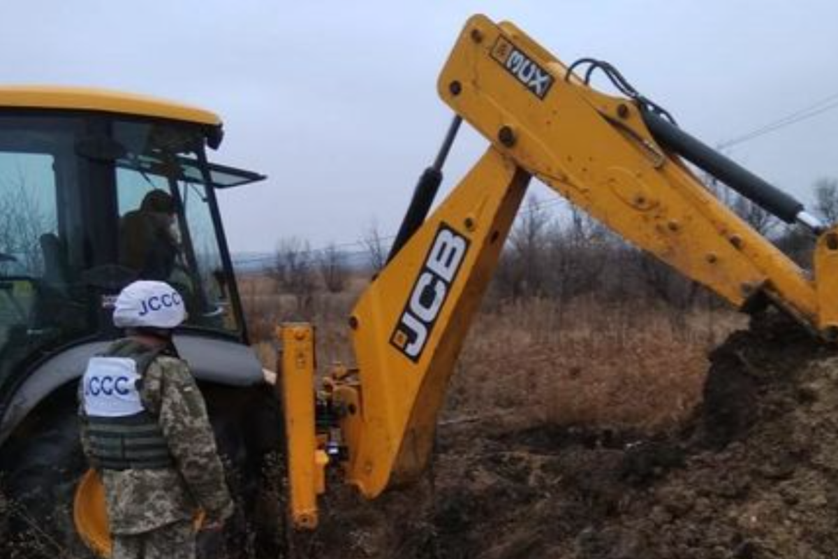 На Донбасі обстріляно бригаду, що виконує ремонтні роботи на водоводі "Горлівка-Торецьк" На Донбасі обстріляно бригаду, що виконує ремонтні роботи на водоводі "Горлівка-Торецьк"