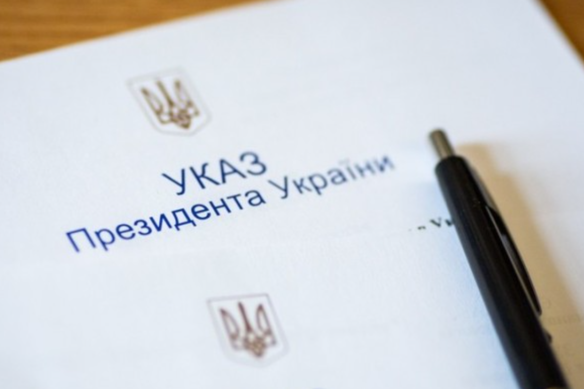 Зеленський змінив склад української делегації в ТКГ з врегулювання ситуації на Донбасі Зеленський змінив склад української делегації в ТКГ з врегулювання ситуації на Донбасі