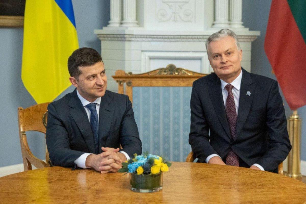 В Украину с официальным визитом прибыл президент Литвы В Украину с официальным визитом прибыл президент Литвы