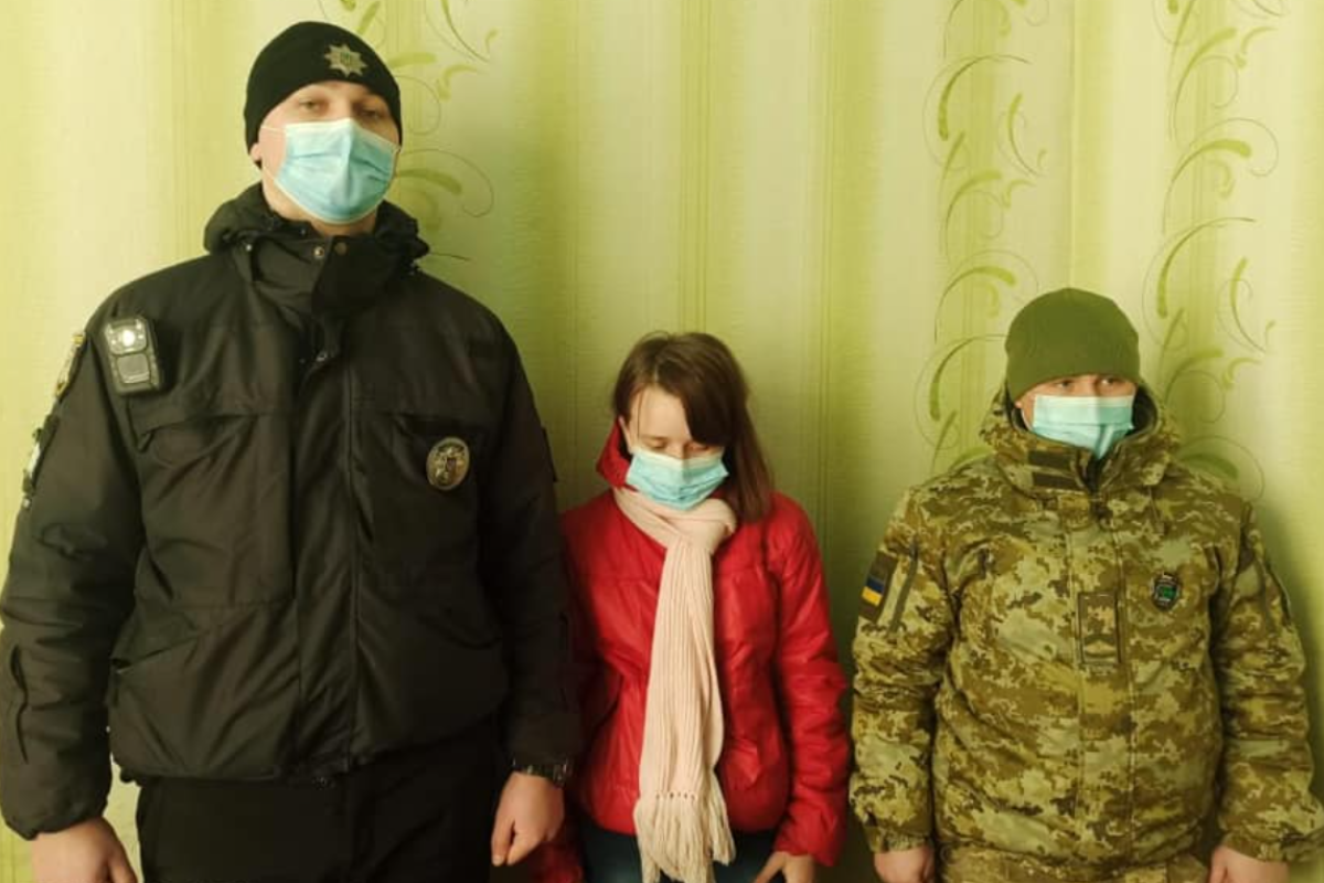 Пока родные и полиция "стояли на ушах", она гостила у знакомого: На Луганщине нашли 15-летнюю "беглянку" Пока родные и полиция "стояли на ушах", она гостила у знакомого: На Луганщине нашли 15-летнюю "беглянку"