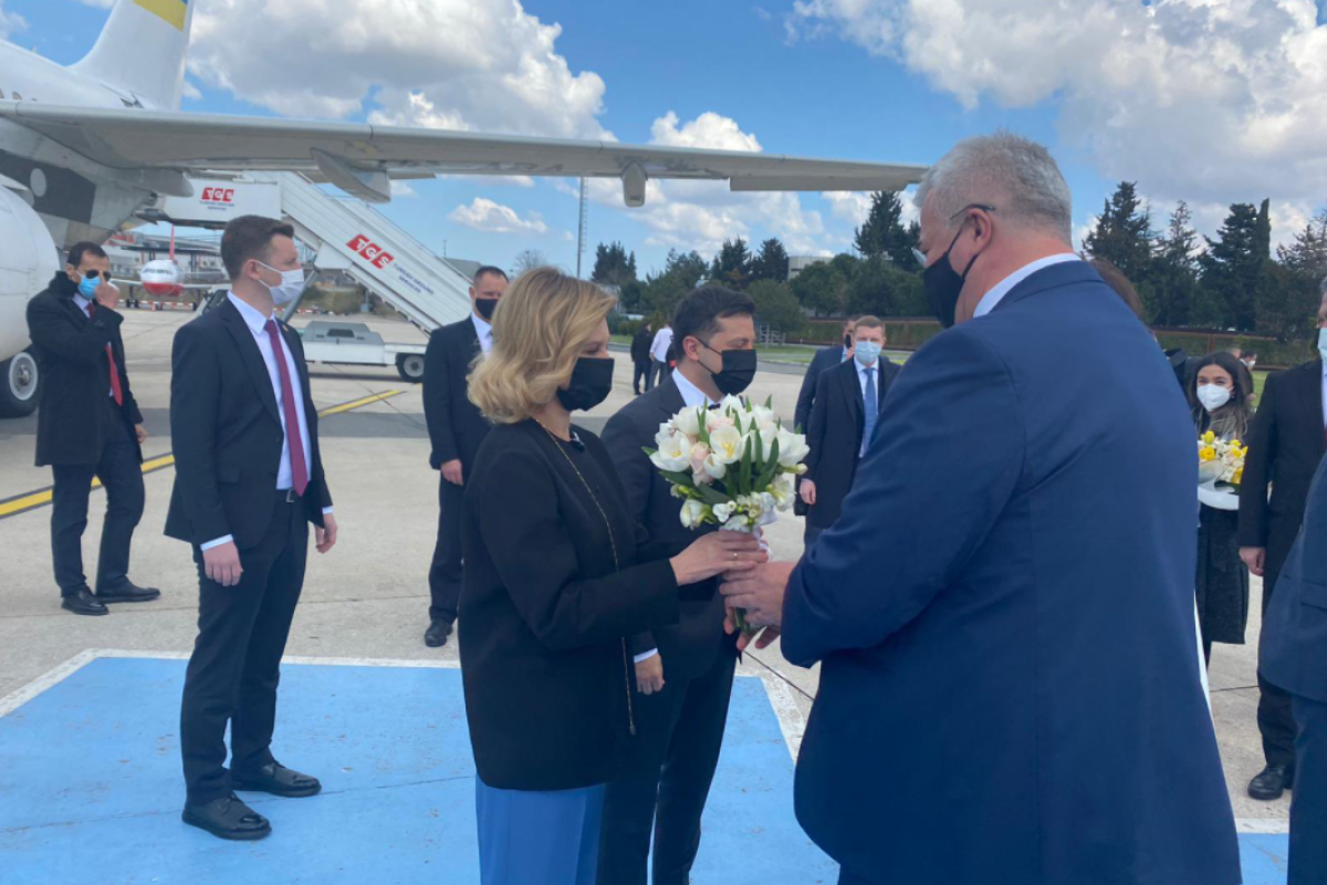 Зеленський прибув з візитом до Туреччини Зеленський прибув з візитом до Туреччини