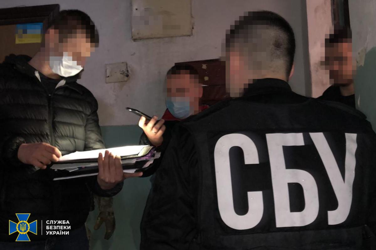 На Закарпатье задержаны переселенцы из Луганска, распространявшие антивенгерские листовки На Закарпатье задержаны переселенцы из Луганска, распространявшие антивенгерские листовки