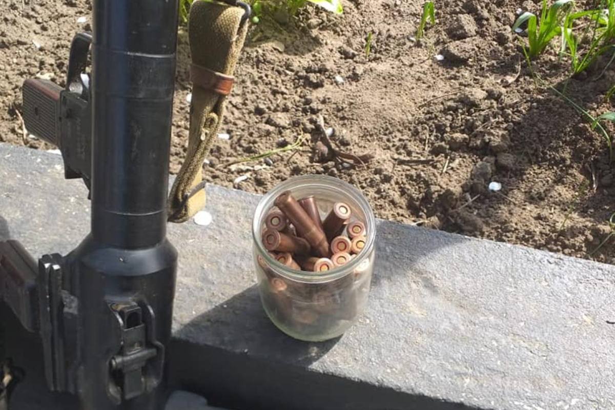 У Лисичанську поліцейські виявили в погребі у місцевого жителя арсенал зброї У Лисичанську поліцейські виявили в погребі у місцевого жителя арсенал зброї
