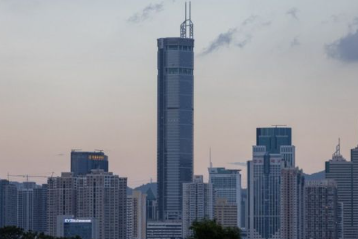 У Китаї раптово накренився хмарочос SEG Plaza: почалася паніка