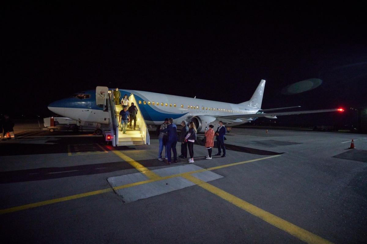 З сирійського табору евакуювали українку з сімома дітьми З сирійського табору евакуювали українку з сімома дітьми