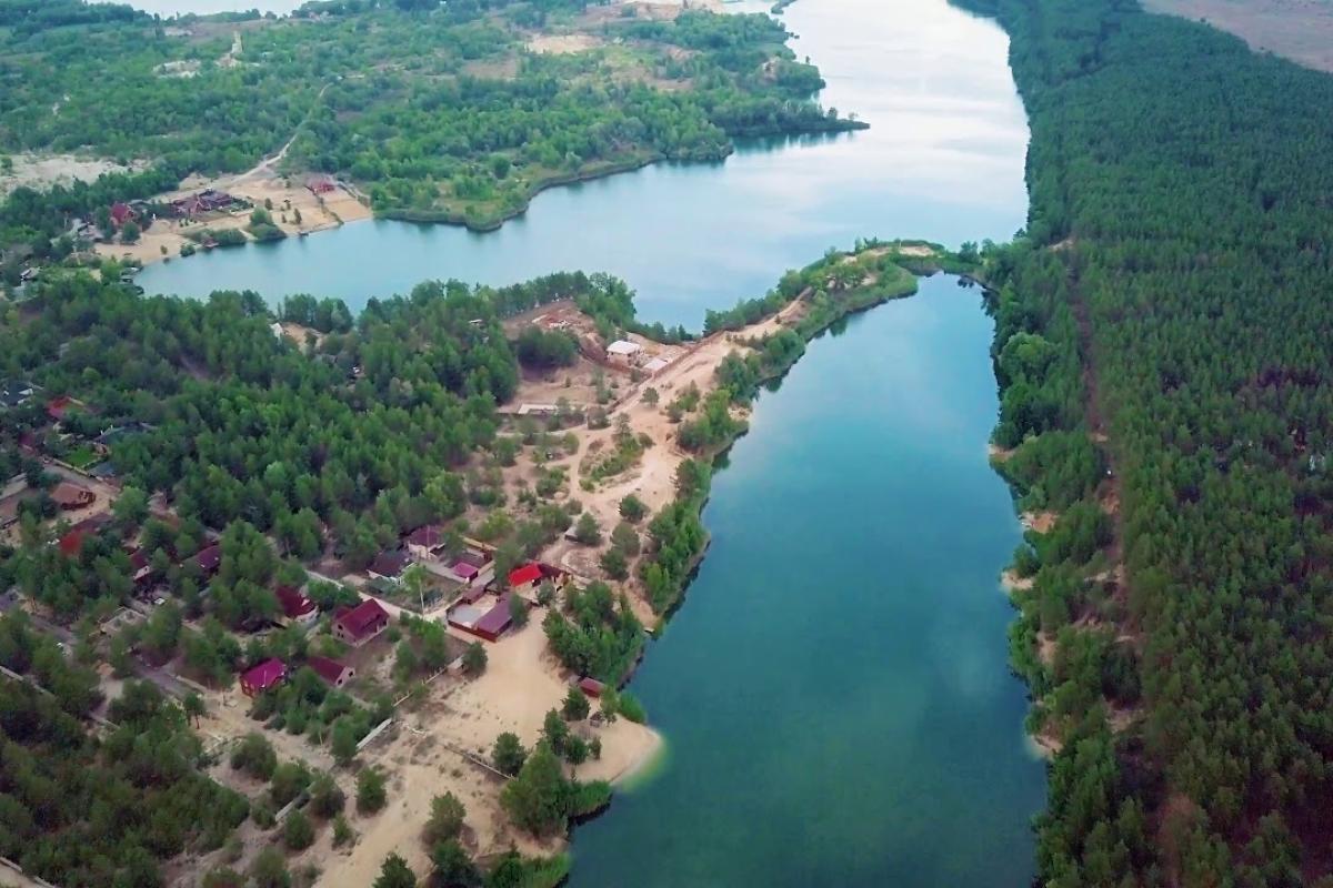 Райський курортний куточок Донбасу: Ці рукотворні озера заворожують та ваблять туристів з усієї України Райський курортний куточок Донбасу: Ці рукотворні озера заворожують та ваблять туристів з усієї України