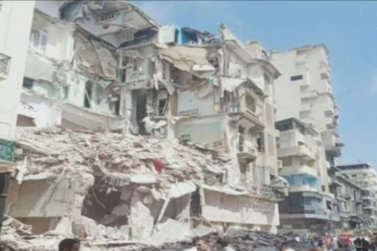 В Египте обрушился жилой дом: продолжается поиск людей под завалами В Египте обрушился жилой дом: продолжается поиск людей под завалами