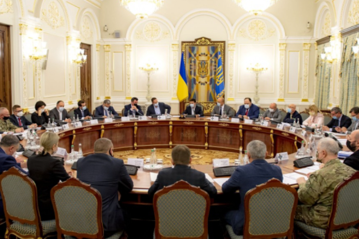 СНБО ввел санкции против 100 украинцев, находящихся под санкциями Минфина США СНБО ввел санкции против 100 украинцев, находящихся под санкциями Минфина США